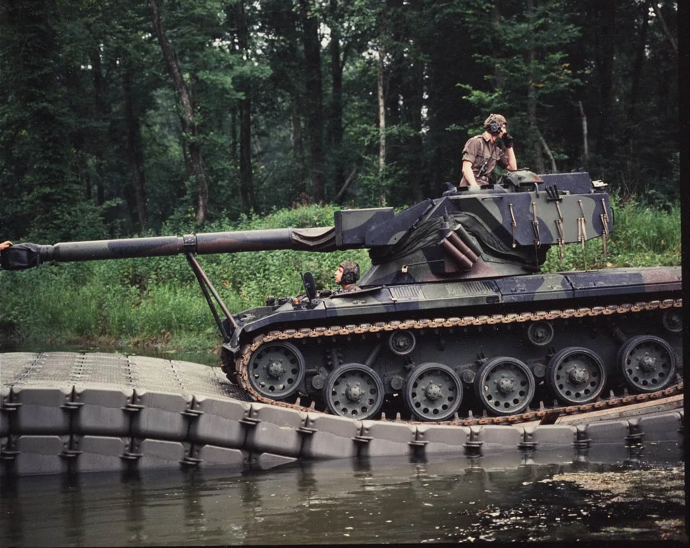 Panzer auf einer Jetfloat Fähre